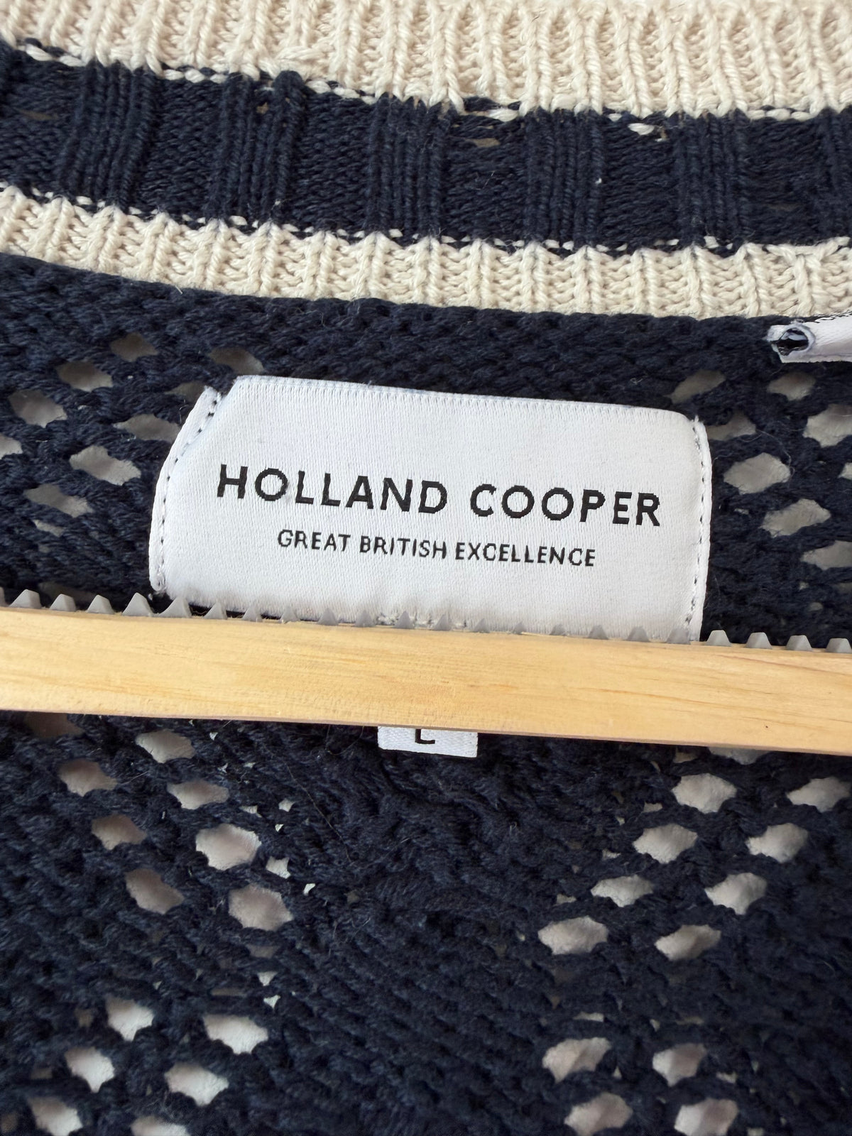 Holland Cooper Navy & Cream Accent Knitted V-Neck Jumper (Size UK L)